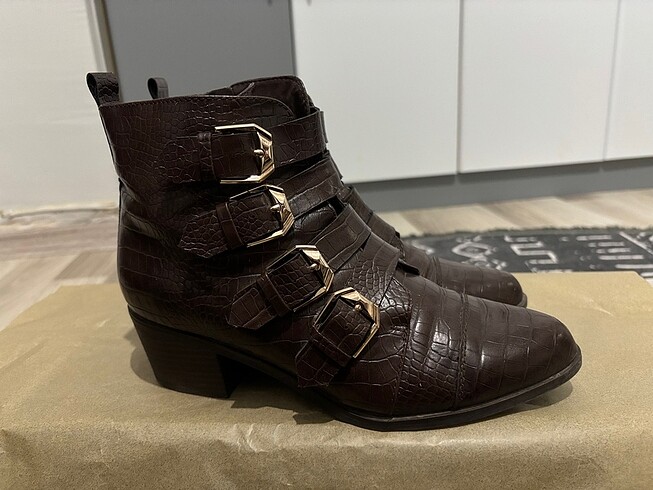 Deichmann Deichmann kadın bot