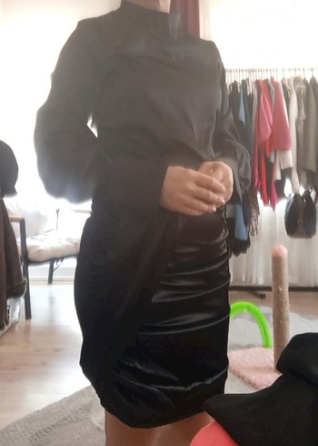 Siyah Drapeli Midi Saten Elbise - Görsel 3