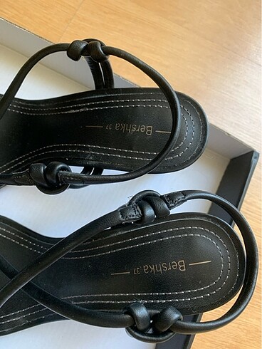 37 Beden Bershka topuklu sandalet