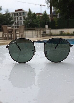 Beden siyah Renk Rayban 3447 orjinaldir çizik yoktur