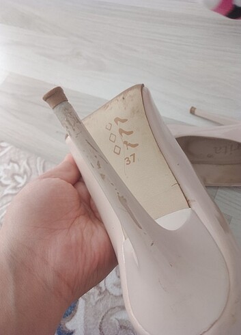 37 Beden Stiletto