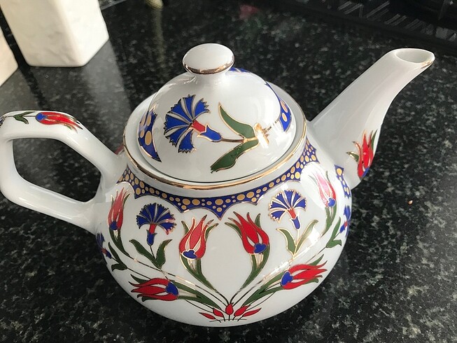 Kütahya porselen demlik