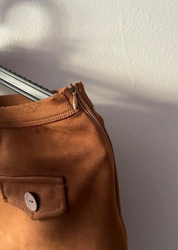 Düğmeli Kahverengi Süet Mini Etek - Görsel 3