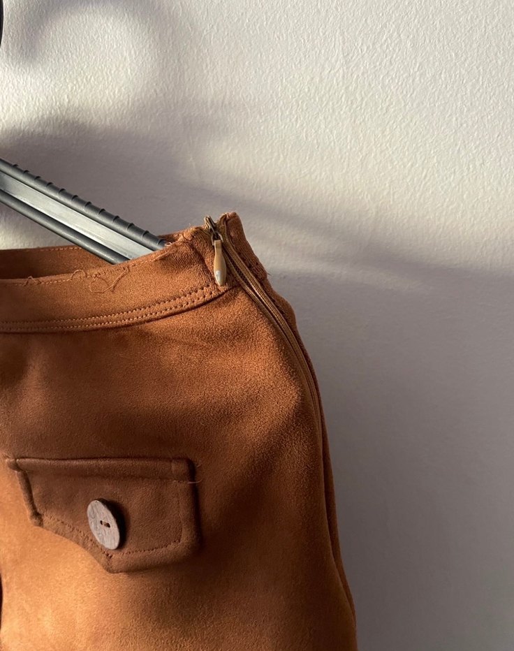 Düğmeli Kahverengi Süet Mini Etek - Görsel 3