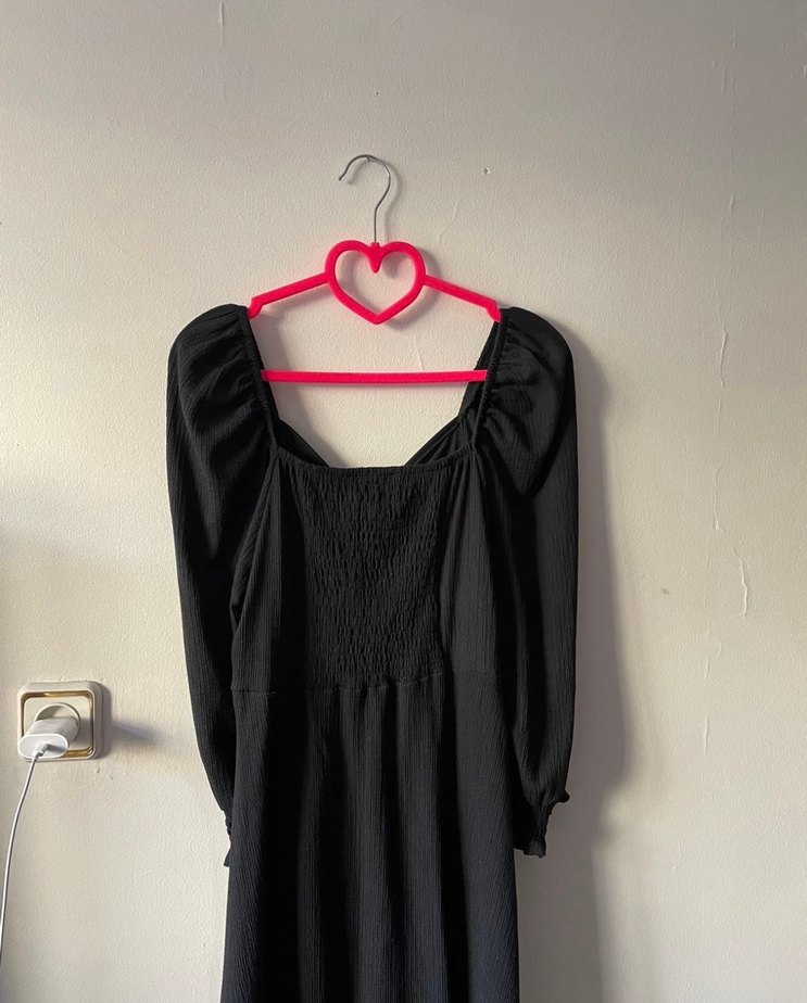 V Yaka Drapeli Siyah Midi Elbise - Görsel 3