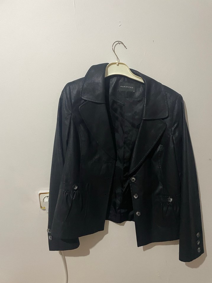 Kadın Siyah Fermuarlı Yüksek Yakalı Mont - Görsel 4