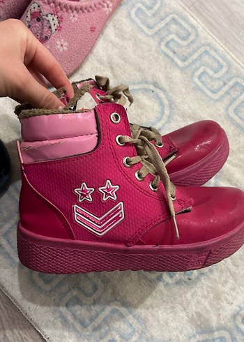 30 Beden Kız Çocuk Pembe Bağcıklı Bot