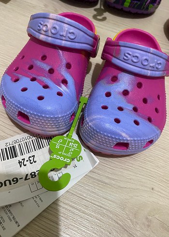 24 Beden Crocs Kız Çocuk Çok Renkli Bağcıksız Terlik