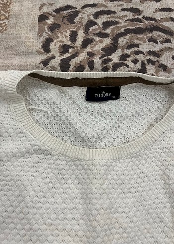 Uzun Kollu Tudors Beyaz Triko
Erkek Kazak - Görsel 2