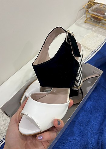 Zebra Desenli Tokalı Kadın Topuklu Ayakkabı - Görsel 2