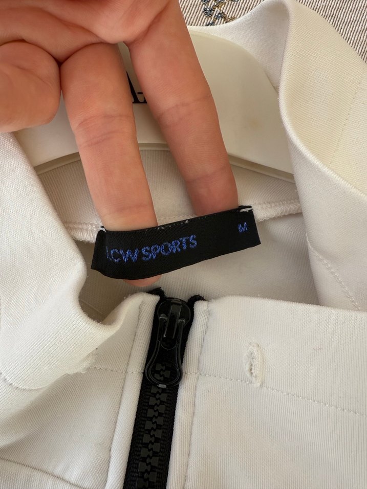 Yüksek Yakalı Fermuarlı Beyaz Kolsuz tişört - Görsel 5