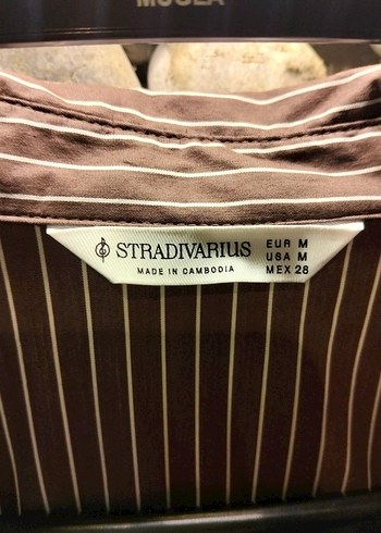 Düğmeli V Yaka Çizgili Kadın Gömlek Stradivarius - Görsel 3