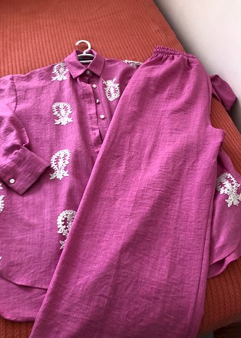 Düğmeli Pembe Nakışlı Kadın Gömlek - Görsel 3