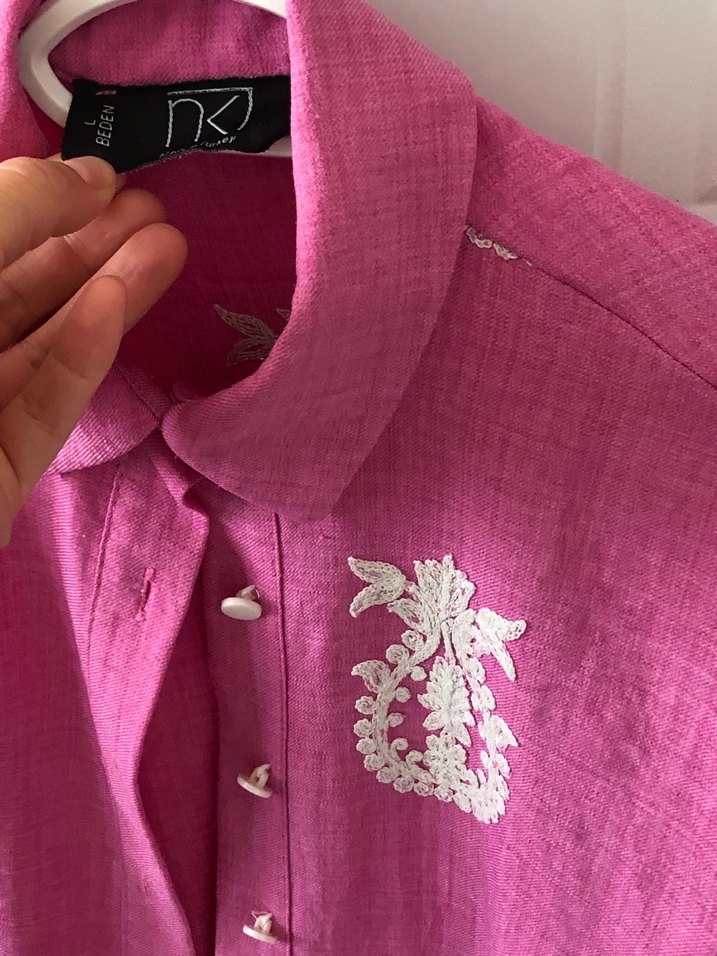 Düğmeli Pembe Nakışlı Kadın Gömlek - Görsel 2