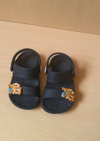 Zara Kız Çocuk Siyah Toka Detaylı Terlik