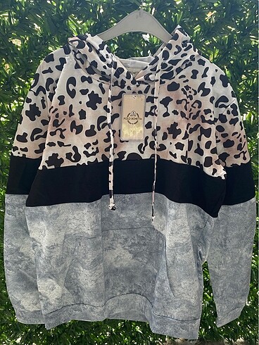 Leopar desenli kapşonlu sweatshirt