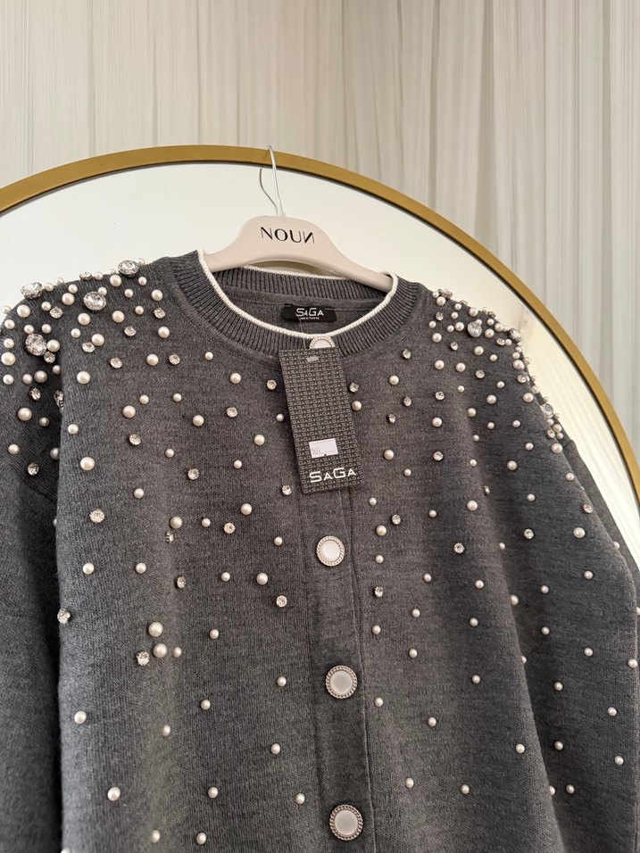 Düğmeli Gri Nakışlı Kadın Triko - Görsel 2