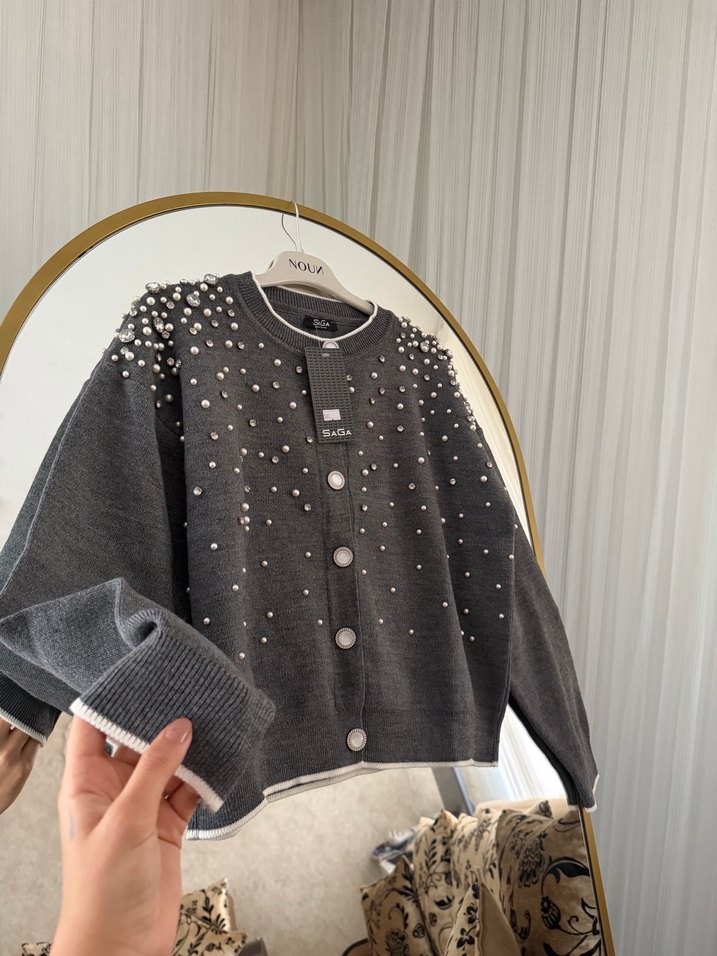 Düğmeli Gri Nakışlı Kadın Triko - Görsel 3