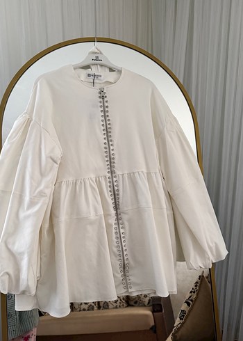 Zincir Detaylı Bohem Beyaz Keten Gömlek - Görsel 2