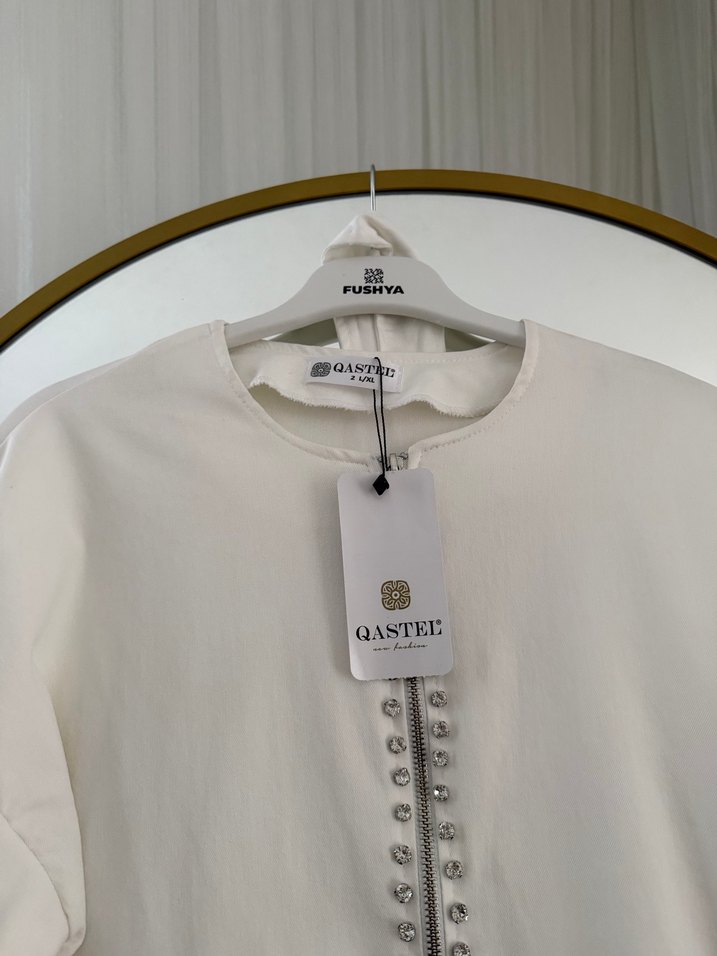 Zincir Detaylı Bohem Beyaz Keten Gömlek - Görsel 3