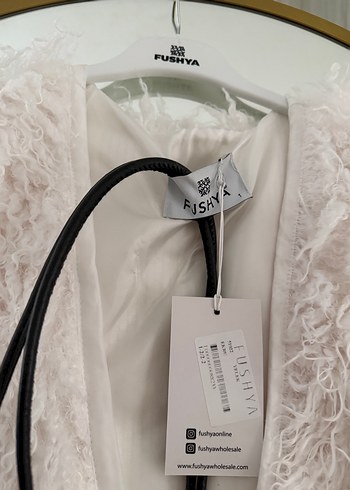 Kürk Detaylı Uzun Beyaz Kadın Yelek - Görsel 4