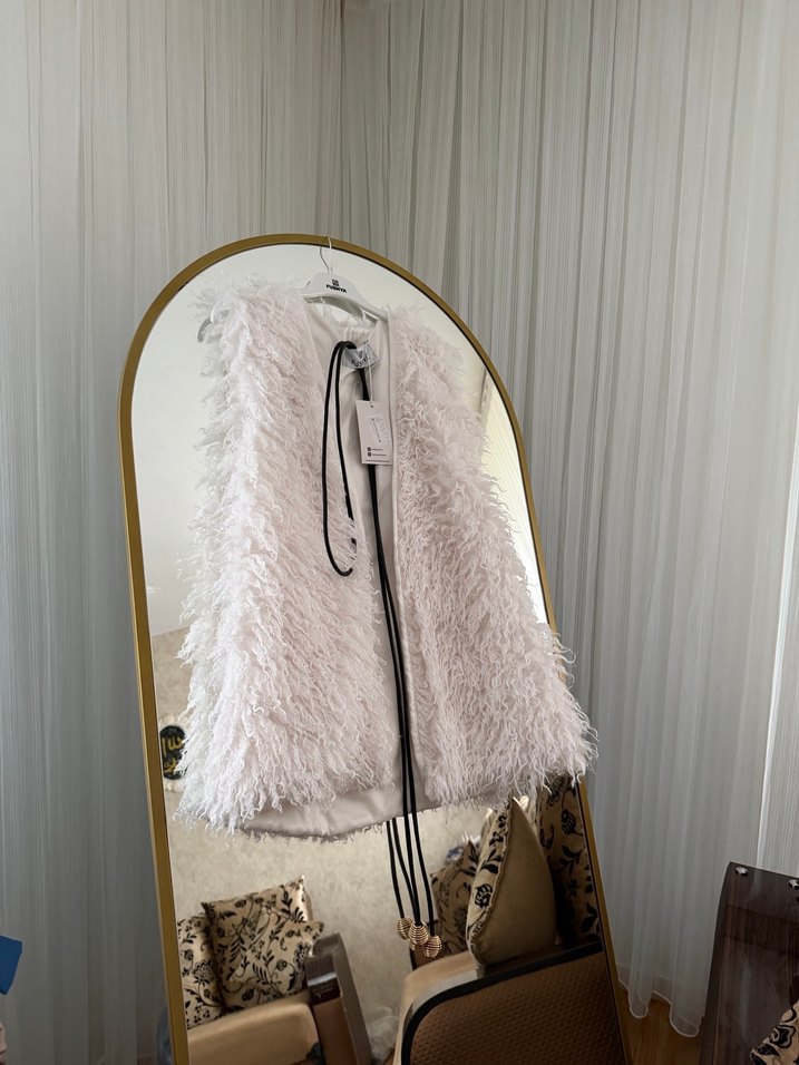 Kürk Detaylı Uzun Beyaz Kadın Yelek - Görsel 2