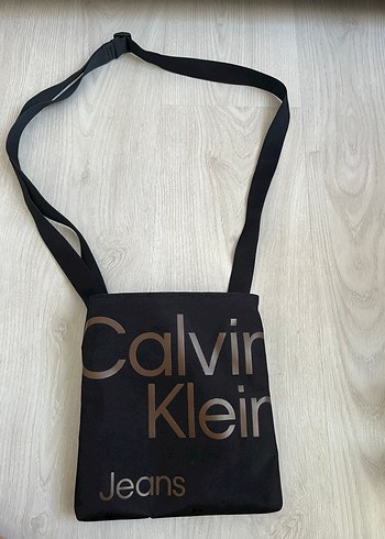 Calvin Klein Çapraz Çanta