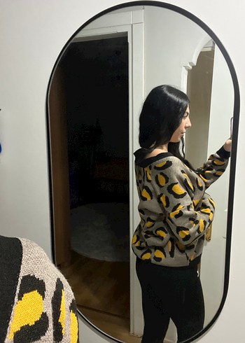 Leopar Desenli Gri Örgü V Yaka Hırka - Görsel 3