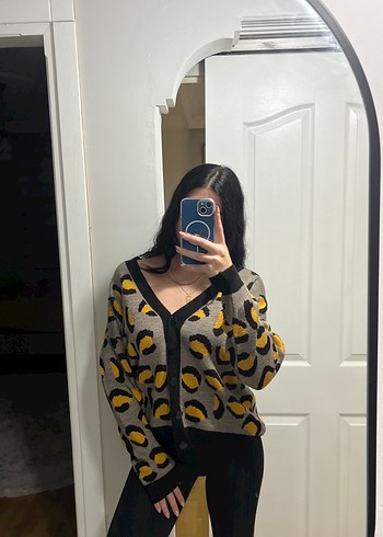 Leopar Desenli Gri Örgü V Yaka Hırka - Görsel 2