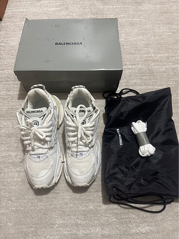Balenciaga runner