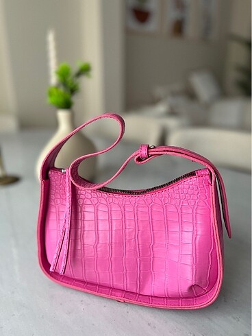 Pembe kol çantası