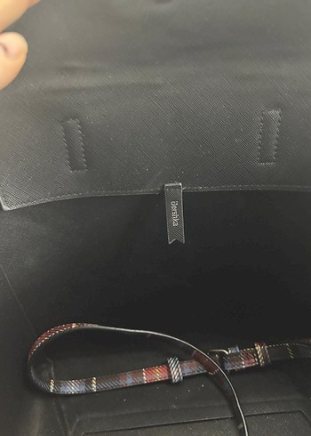  Beden Bershka Ekose Desenli Omuz Çantası