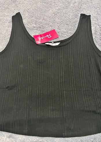 Siyah V Yaka Kolsuz Crop - Görsel 3