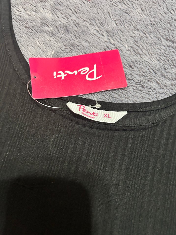 Siyah V Yaka Kolsuz Crop - Görsel 2