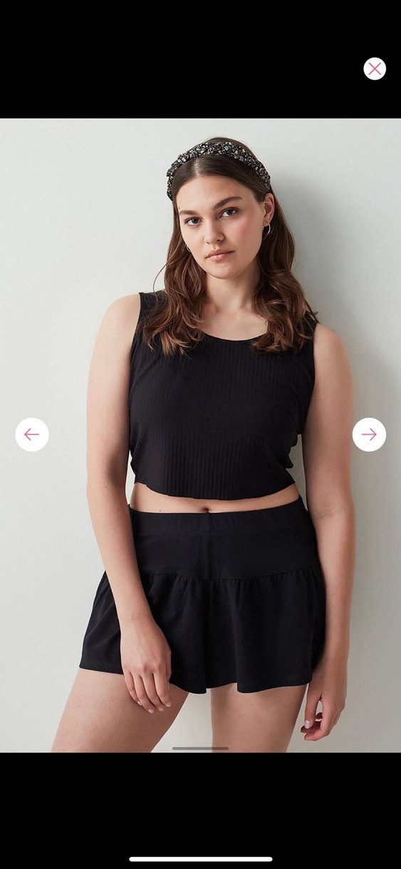 Siyah V Yaka Kolsuz Crop - Görsel 4