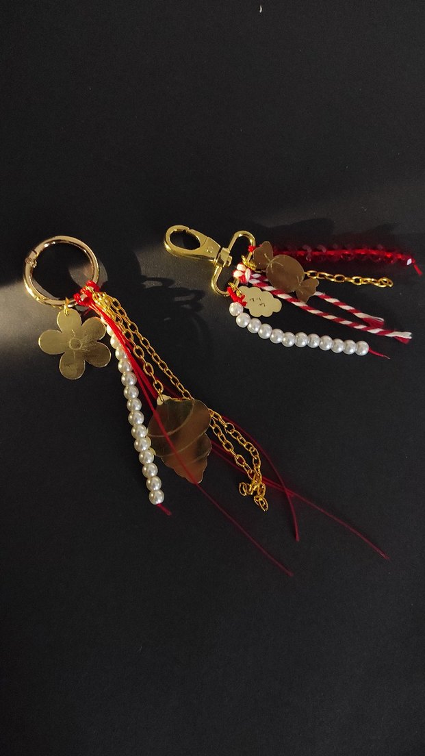 Altın Renkli Püsküllü Kadın Anahtarlık - Görsel 3