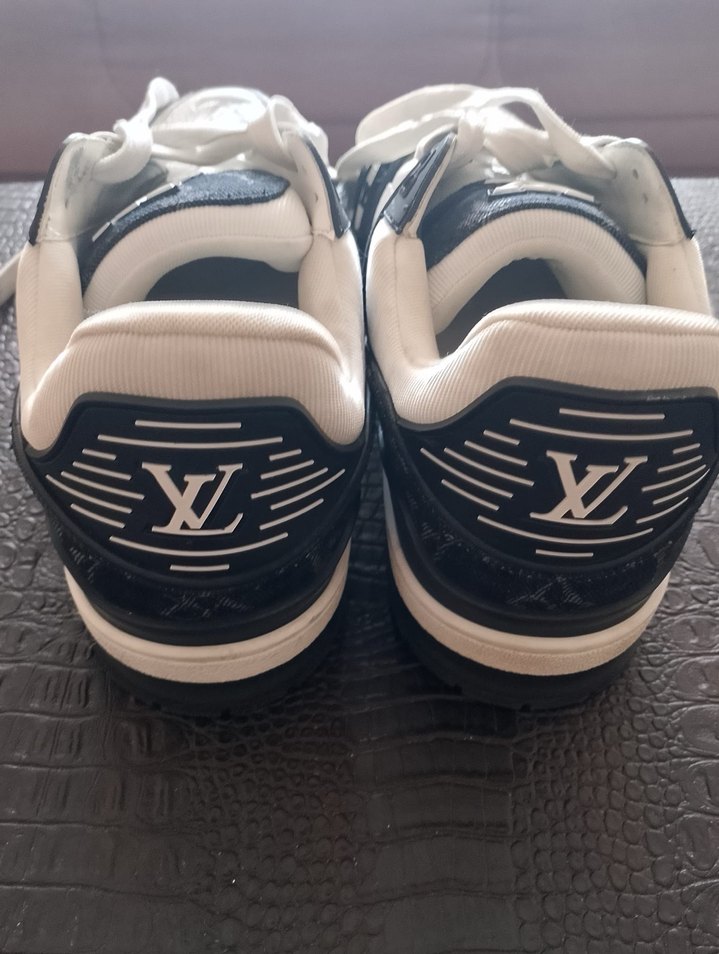 Louis Vuitton Erkek Beyaz Siyah Spor Ayakkabı - Görsel 3