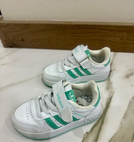 Adidas Çocuk spor ayakkabı
