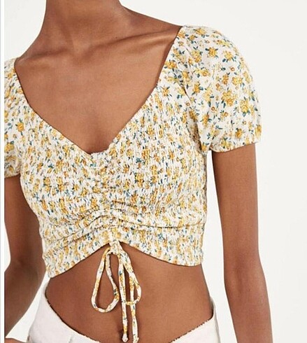 Omuzu açık çiçekli crop