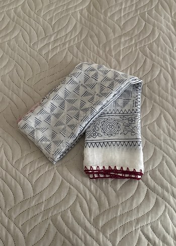 Beyaz gri bordo renkte örtü - Görsel 6