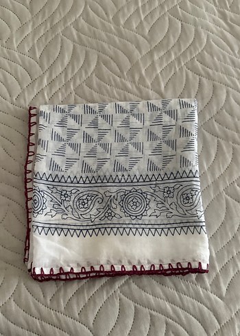 Beyaz gri bordo renkte örtü - Görsel 4