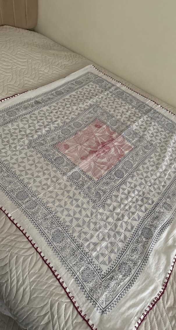 Beyaz gri bordo renkte örtü - Görsel 5