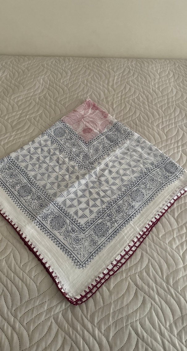 Beyaz gri bordo renkte örtü - Görsel 2