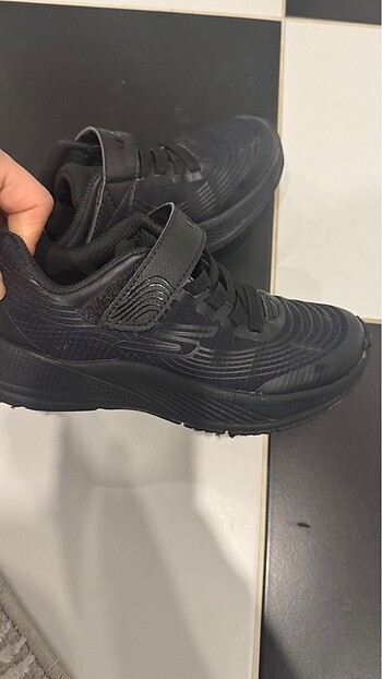 31 Beden Skechers en hafif modeli