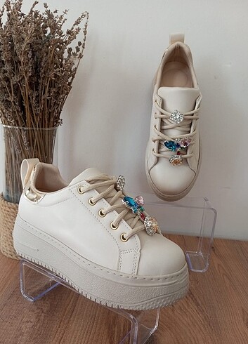 36 Beden Taşlı Sneaker