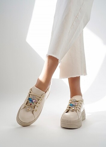 39 Beden Taşlı Sneaker