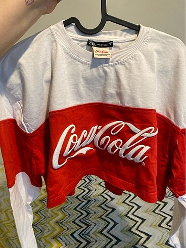 Zara Zara coca cola crop