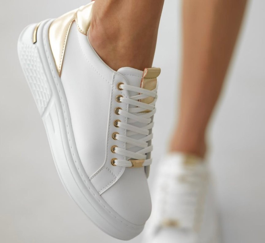 Beyaz Parlak Gold Detaylı Dolgu Topuklu Spor Ayakkabı - Görsel 2