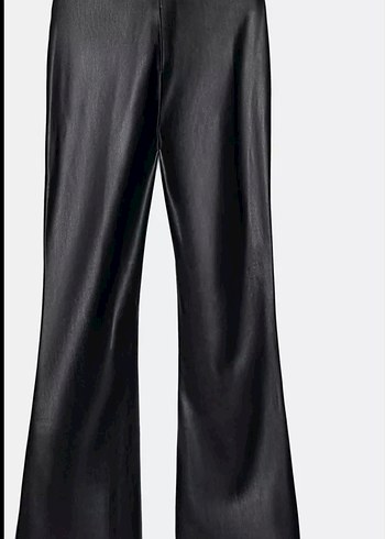 Parlak Siyah Deri İspanyol Paça Kadın Pantolon - Görsel 3