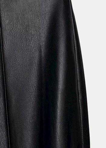 Parlak Siyah Deri İspanyol Paça Kadın Pantolon - Görsel 4